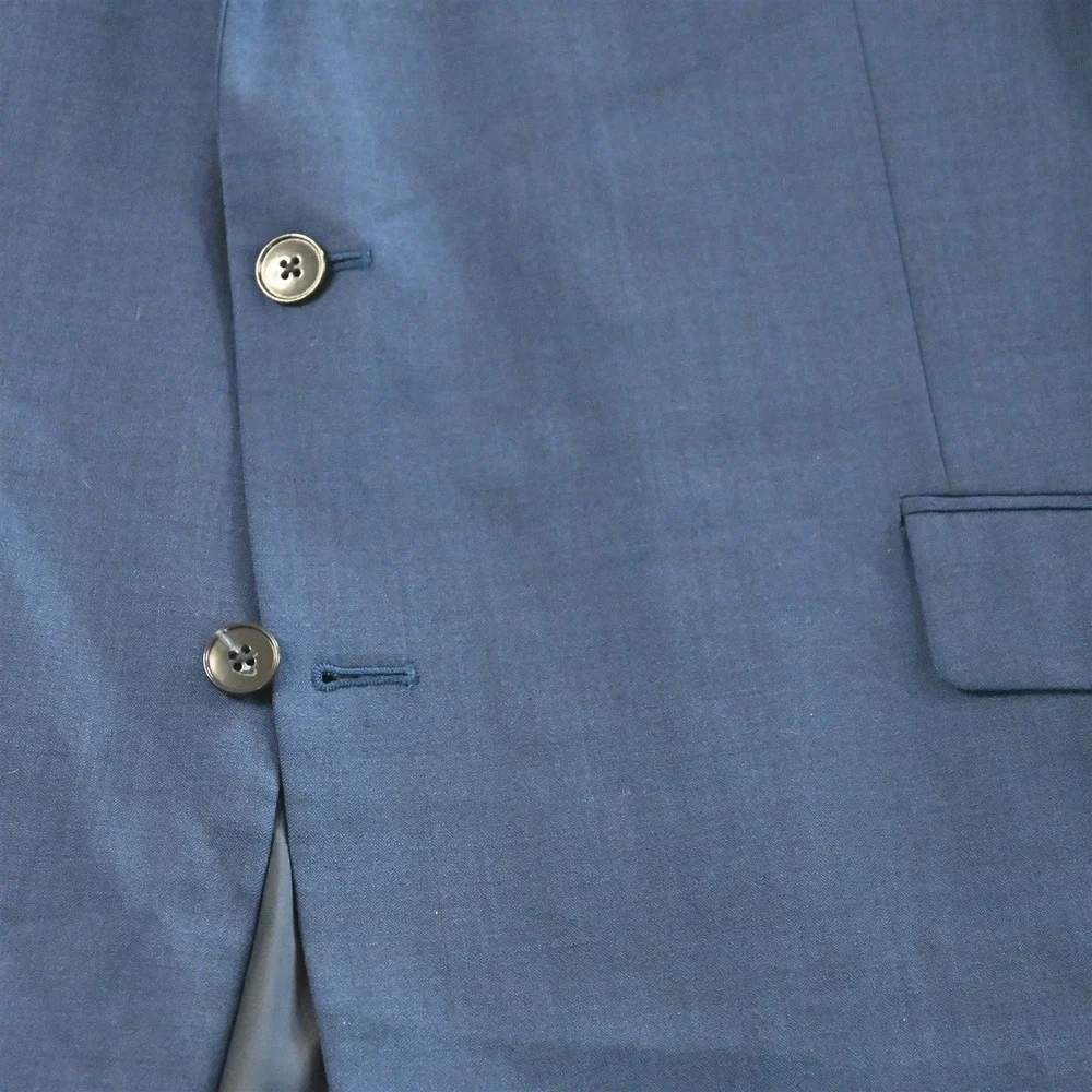 Joseph Abboud button shoulders
